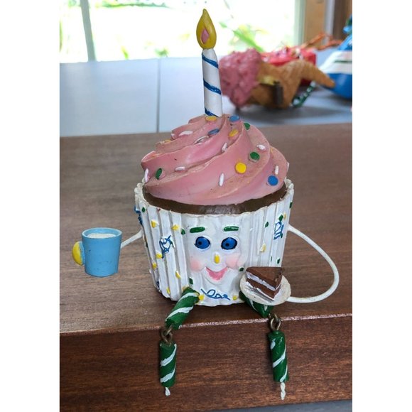 WMG Anthropomorphic Shelf Sitters Birthday Party Cupcake 2006 Figurine Vintage - Picture 2 of 16